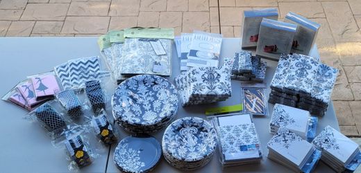 HUGE LOT BRAND NEW PARTY SUPPLIES!!