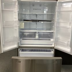 Samsung French Door Refrigerator in Stainless steel with Adjustable Spillproof Shelves and Internal Ice Maker