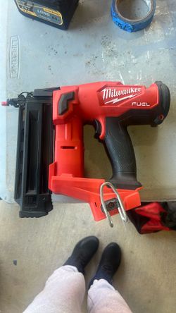 Milwaukee 18 Ga Brad Nailer 