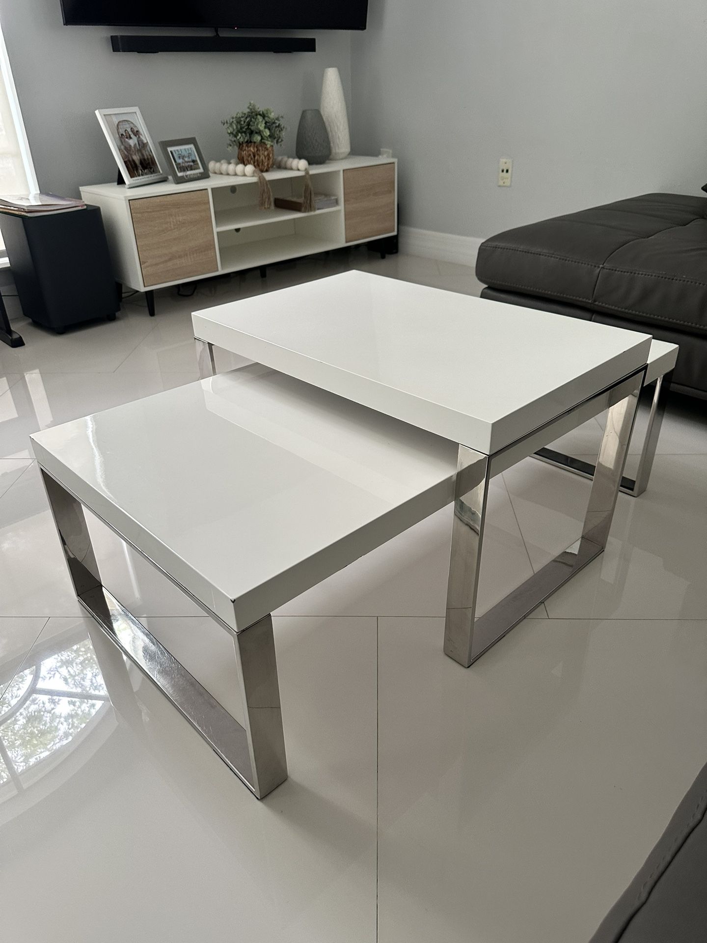 White Coffee table