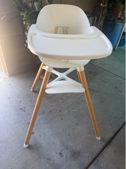 Lalo White Highchair