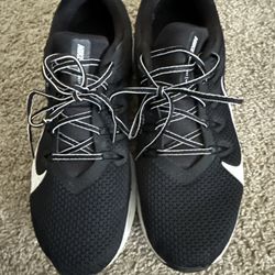 Women Nike Quest Running Shoe
