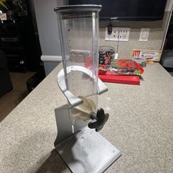 Use Food Dispenser For Pet
