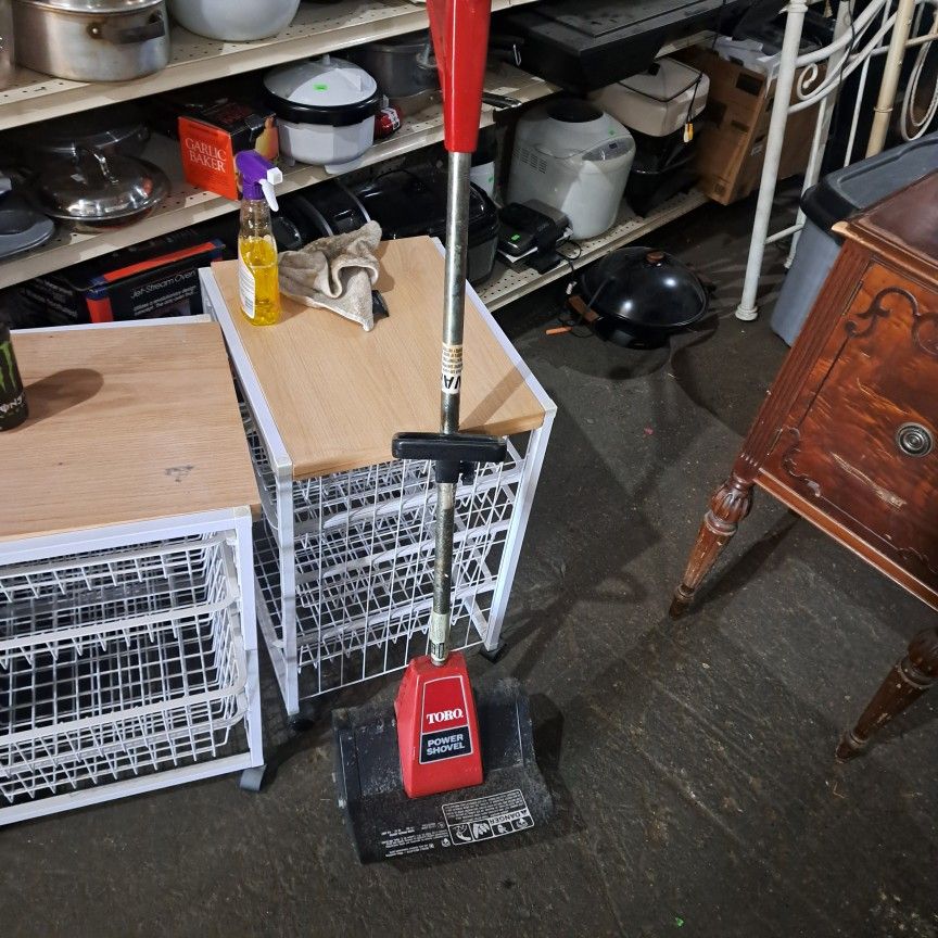Toro Power Shovel 