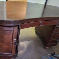 Solid Wood Cherry Finish Kidney Shaped Desk for Sale  In Maitland 