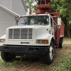 Grapple Truck 4900 T466E