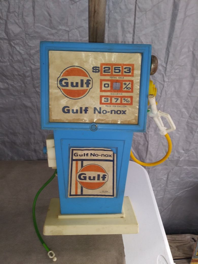Vintage "Gulf" Toy Gas Pump
