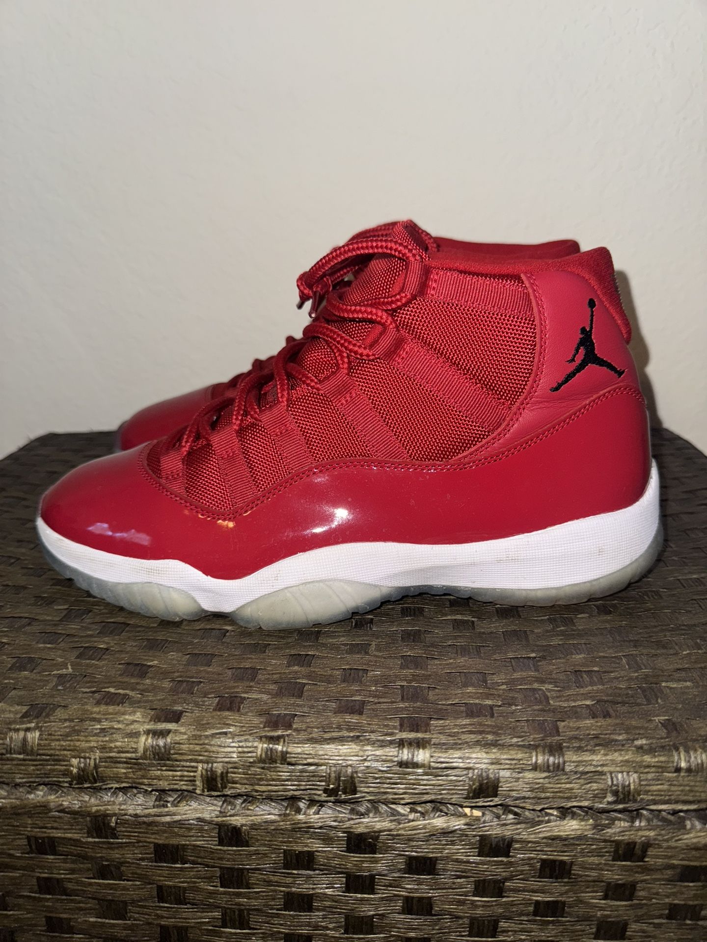 Jordan 11 Red