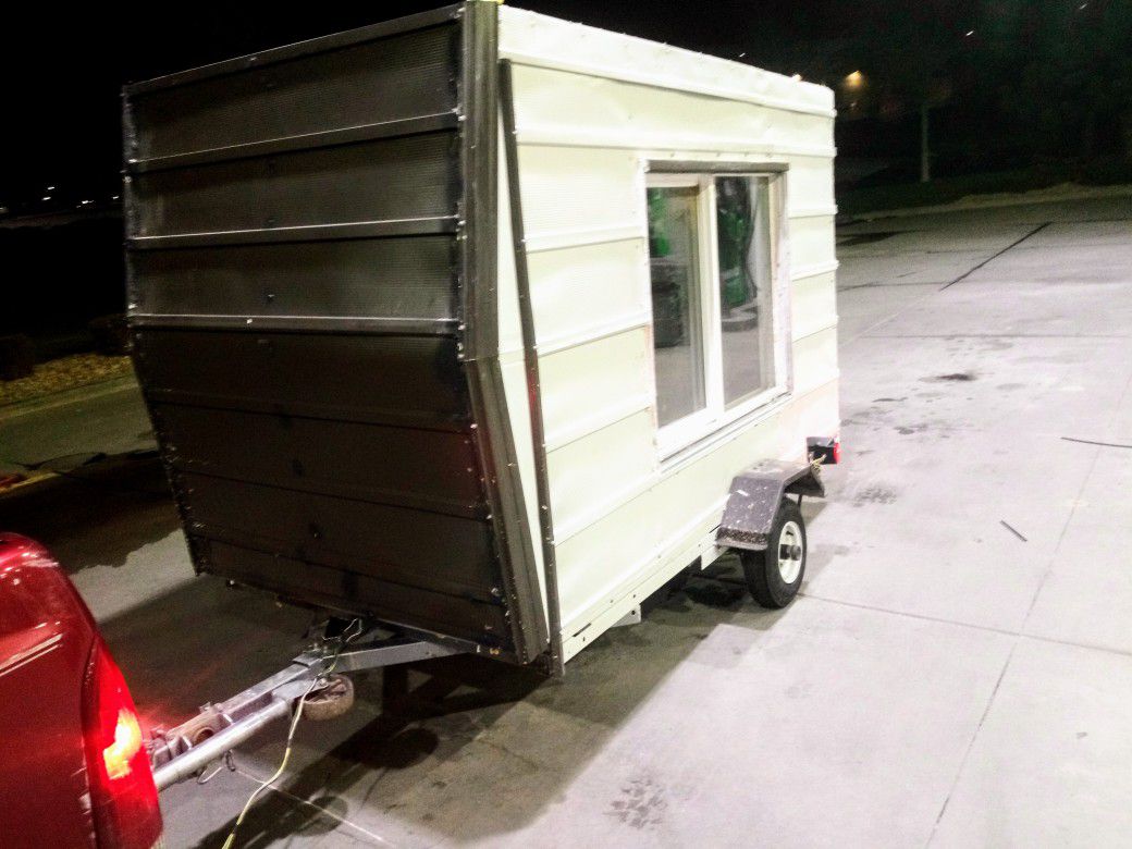 Photo Solar Powered Awesome Toy Hauler Tiny Home Great On Gas Haul With Any Car