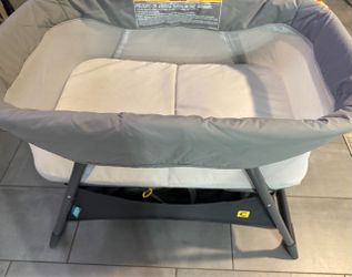 Century Snooze On 2-in-1 folding bassinet