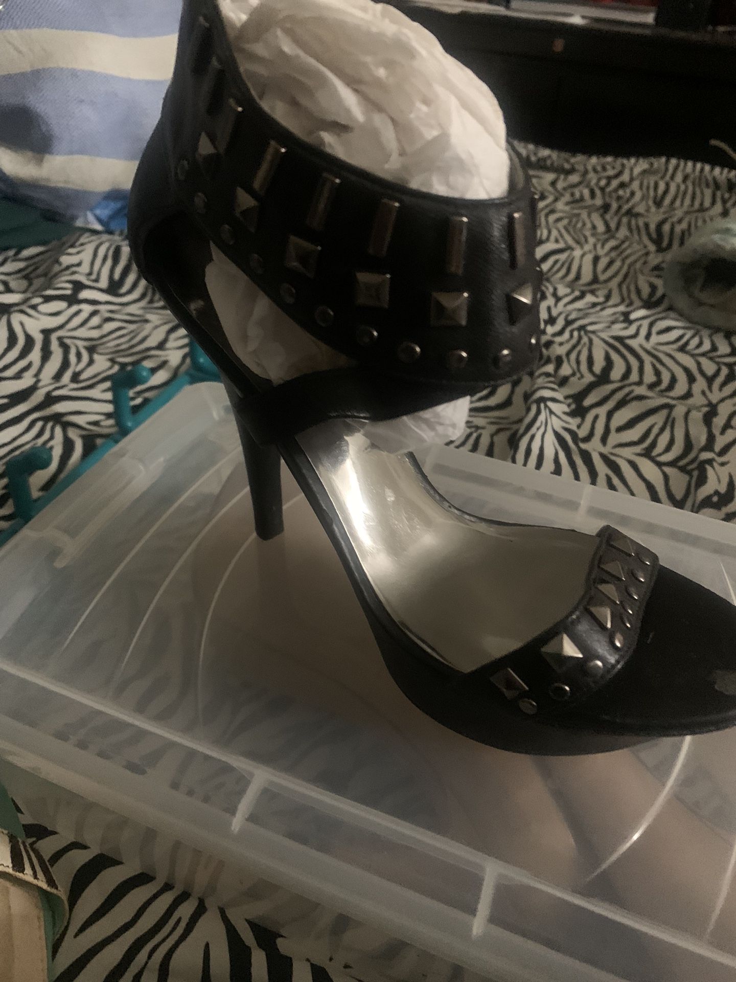 đź’•CUTE BLACK LEATHER HEELSđź’•