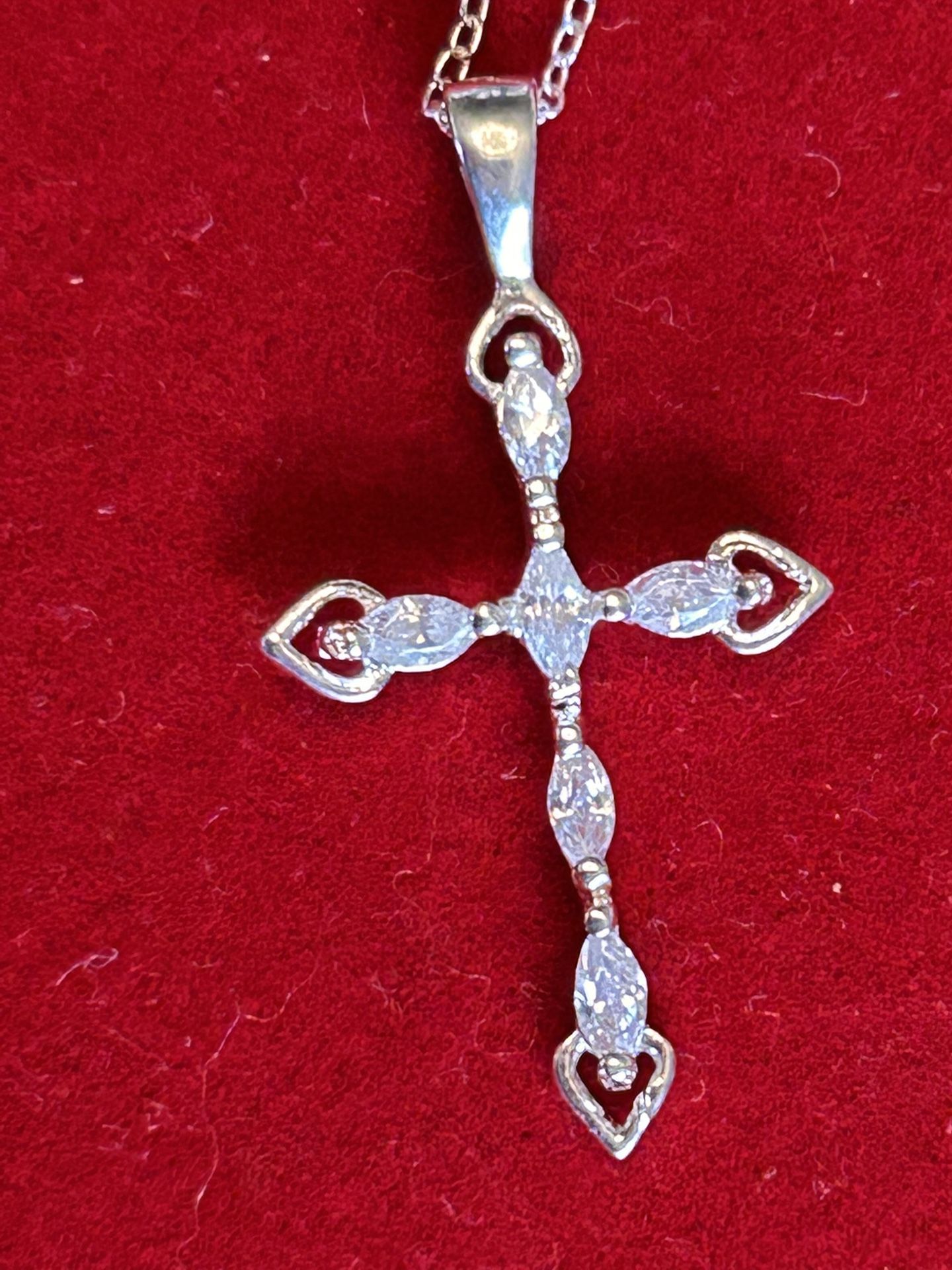 Sterling Silver 925 Necklace With Cross Pendant.