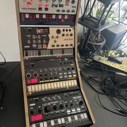 4x Korg Volca With Stand Like New