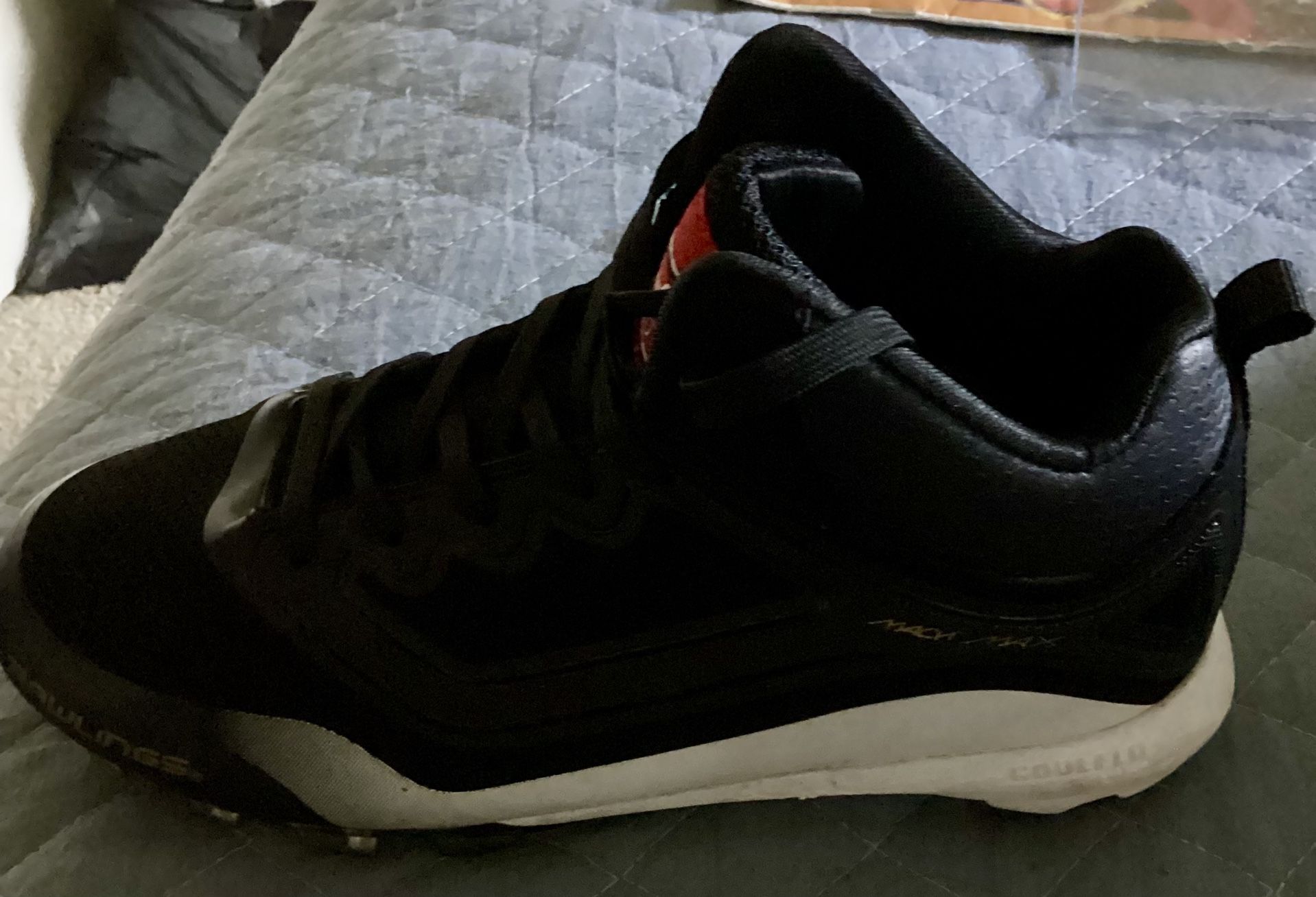 BASEBALL CLEATS LIKE NEW SIZE 3- Cool Flo Rawlings