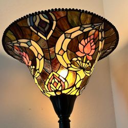 Tiffany Style Victorian Lamp