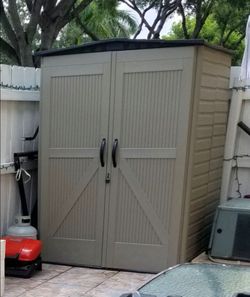 Small vertical shed 5 x 2
