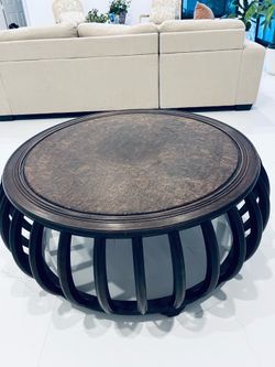 Large beautiful coffee table, dia. 41 inches