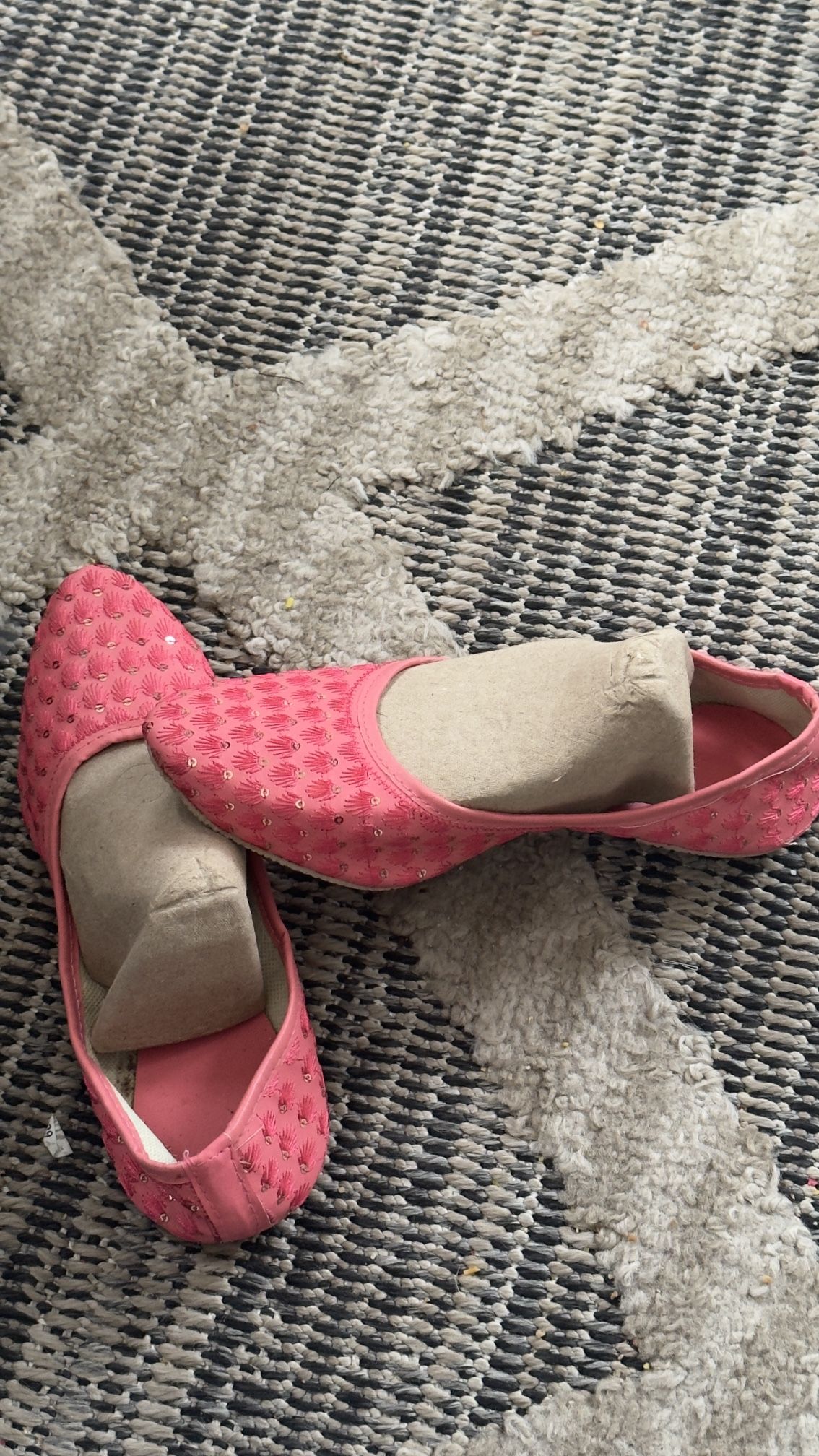 WOMENS PINK CASUAL SHOES IN A SIZE 7 VERY LIGHT AND COMFY FOR ALL DAY WEAR