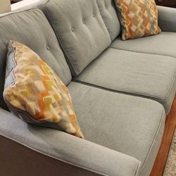 "Ashley Couch - Clean & Comfy!"
