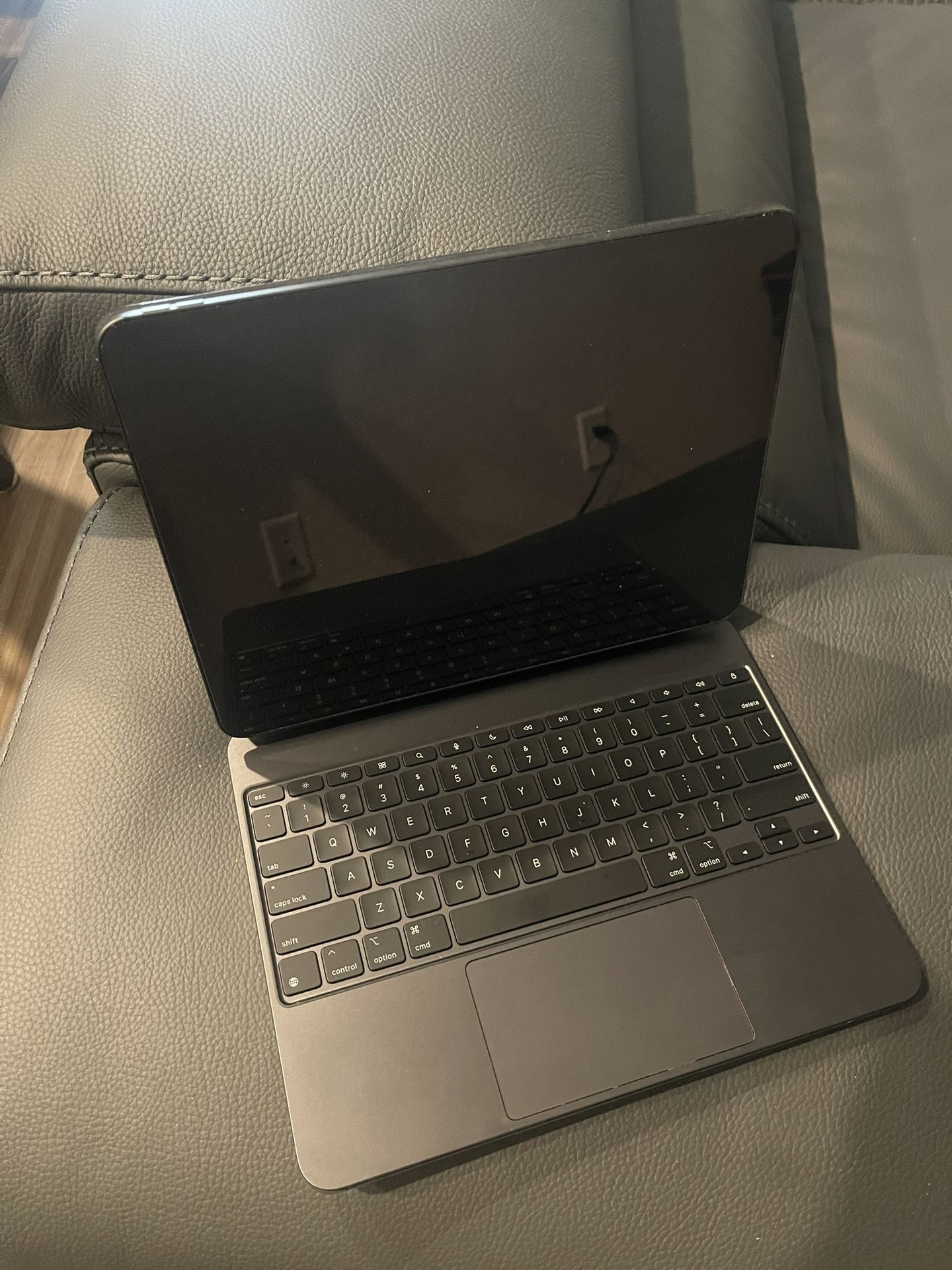 iPad Pro 13” M4 Oled W/ Magic Keyboard
