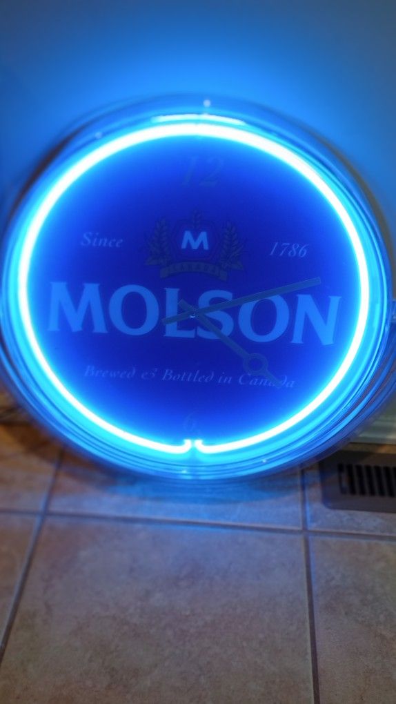 MOLSON neon light clock