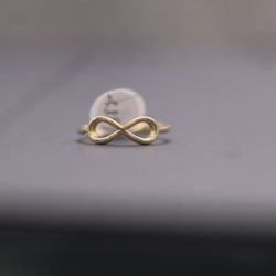♾️ Infinity Ring – Solid Gold Symbol of Love