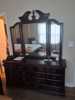 Dresser drawer