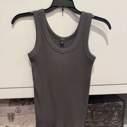 Uniqlo gray tank top SZ M 