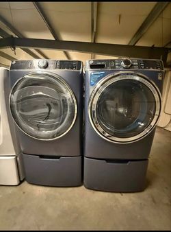 GE Saphirre Blue front load Washer Dryer set w/ pedal Stools