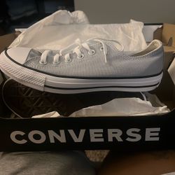 Women’s Size 8 Converse/ Men’s Size 6