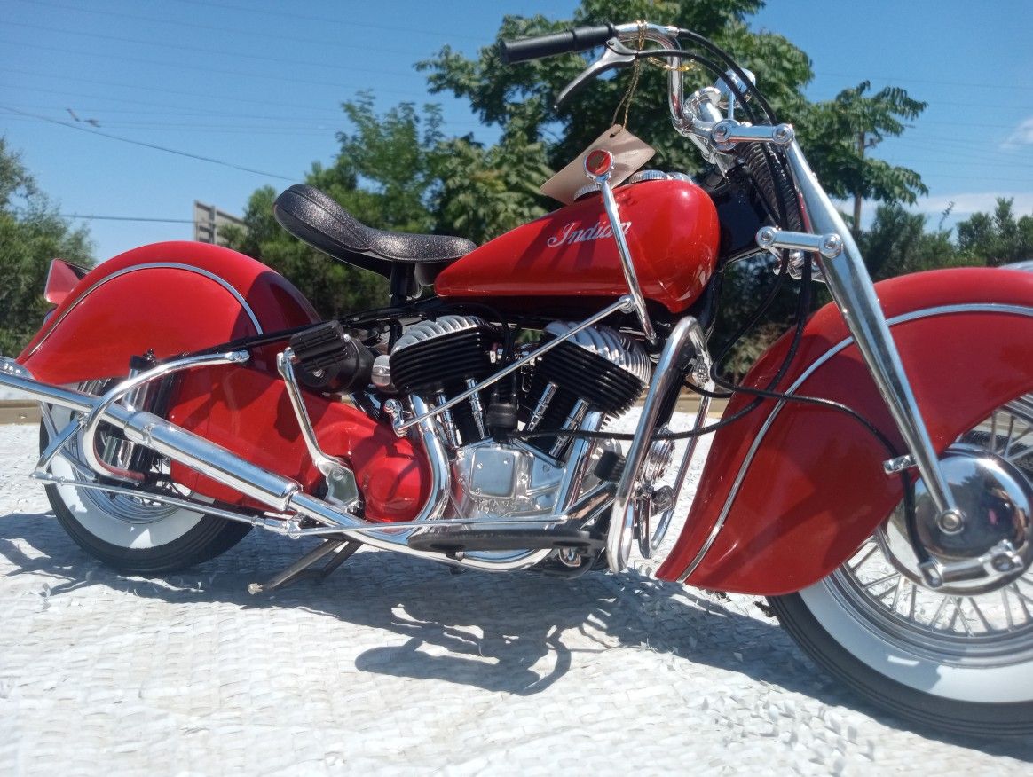 GUILOY インディアンモーターサイクル1948年式 1/6 GUILOY インディアンモーターサイクル1948年式 1/6