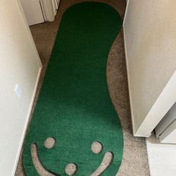INDOOR PUTTING GREEN 