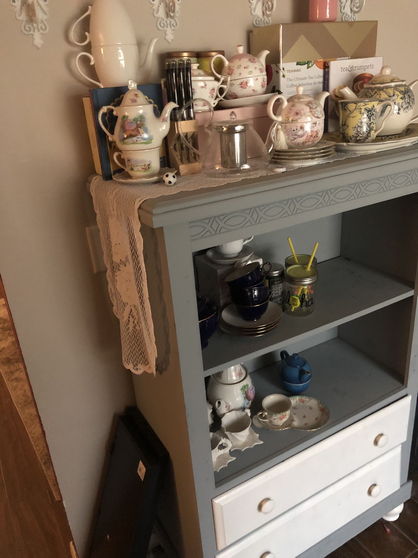 Decorative shelf