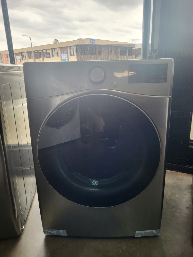 Gas Dryer LG Front Load Graphite Steel 7.4 Cubic. Feet.