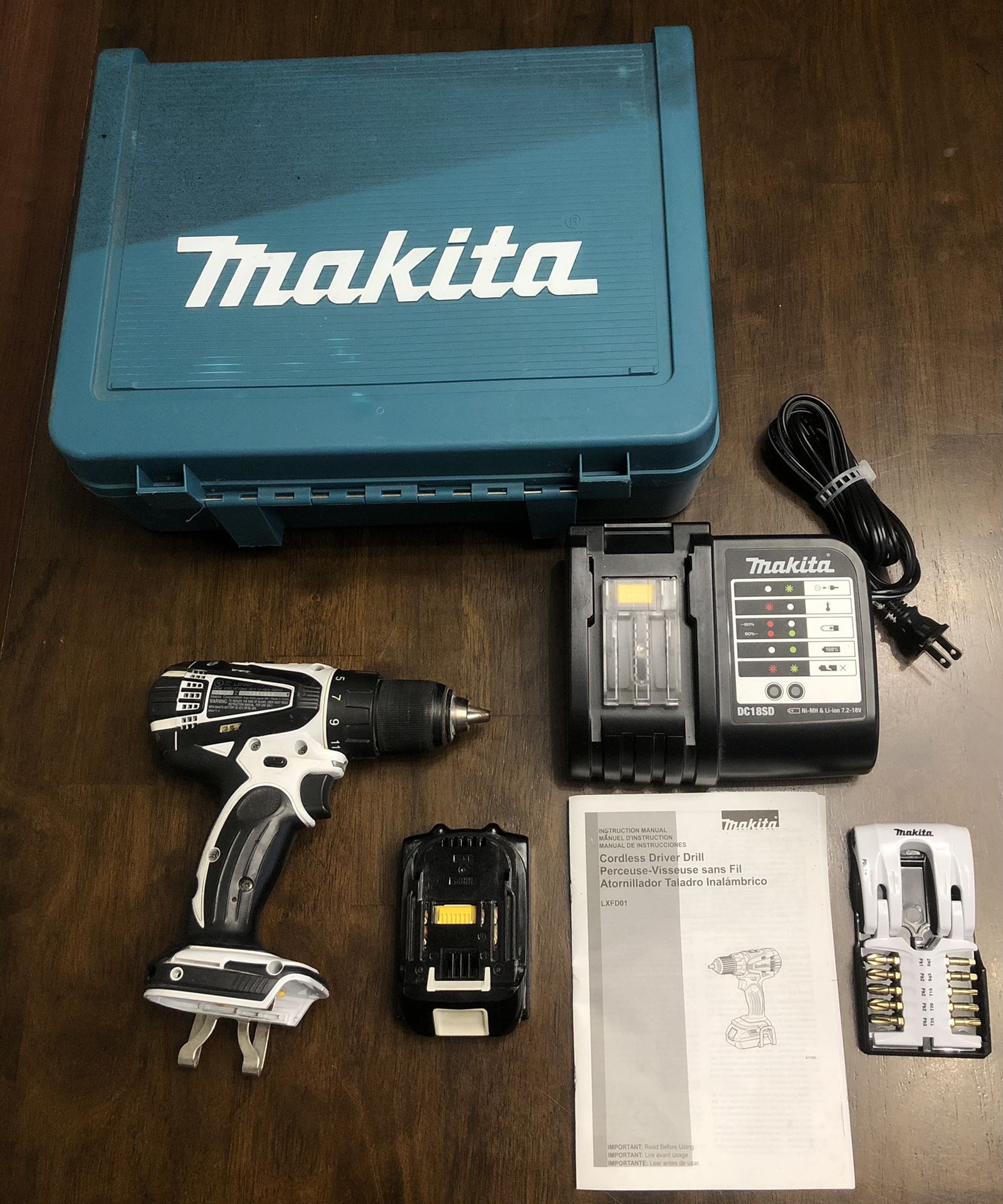 Makita 18v Driver Drill w/ Accessories