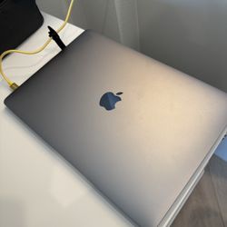 MacBook Pro 2020 13” 32GB Memory 1TB 3 ports 