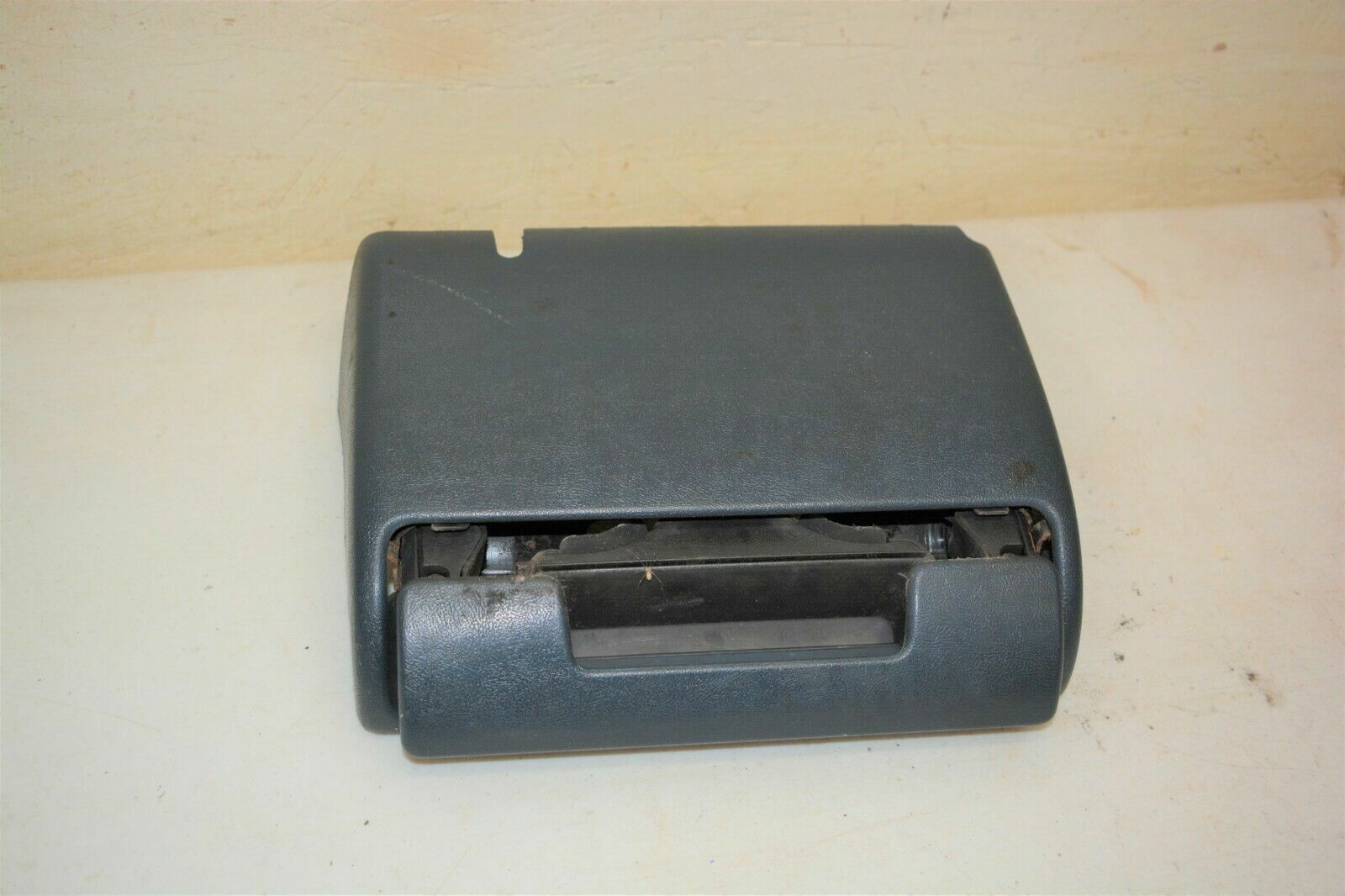 1988 -99 CHEVY GMC TRUCK CUPHOLDER CONSOLE