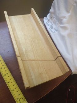 Solid wood bread loaf cutting board