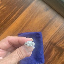 Engagement / Wedding Natural Diamonds ring