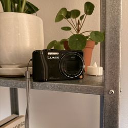 Panasonic Lumix DMC-ZS25 Digital Camera w/ Battery & Charger