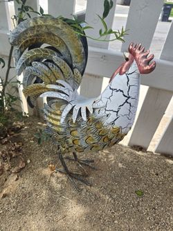 Decorative Metal Rooster Garden Statue