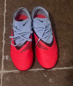 Soccer cleats