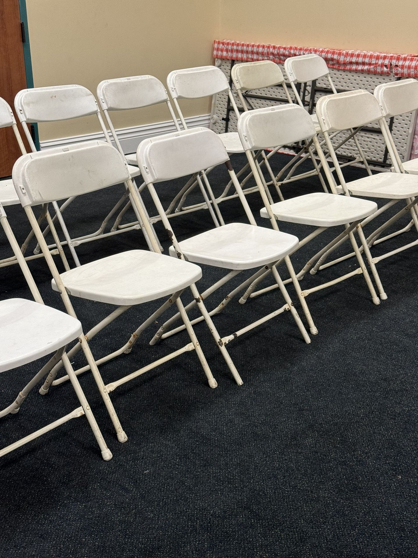 SET OF 10 White Plastic Folding Chairs Steel Frame Commercial High Capacity Event Chair lightweight Set for Office Wedding Party Picnic Kitchen Dining