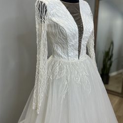  A-Line Wedding Dress  Long Sleeve Illusion Deep V Tulle Gown Bridal New