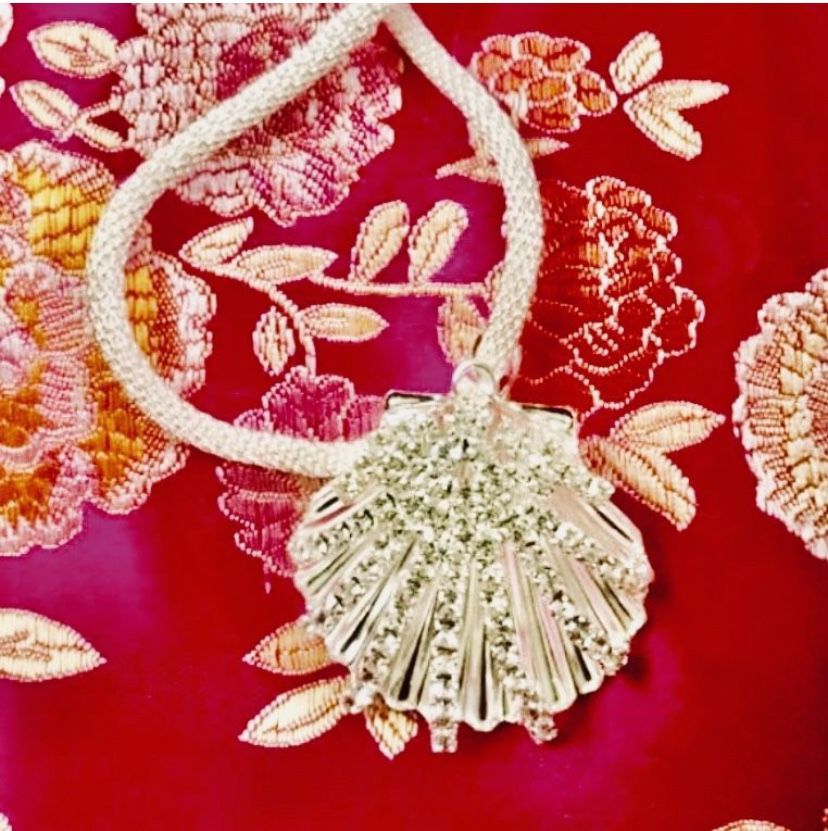 Seashell necklace on silver rope chain