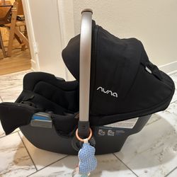 Nuna Pipa Car seat And Base