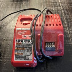 Milwaukee M12/M18 Charger & Battery 