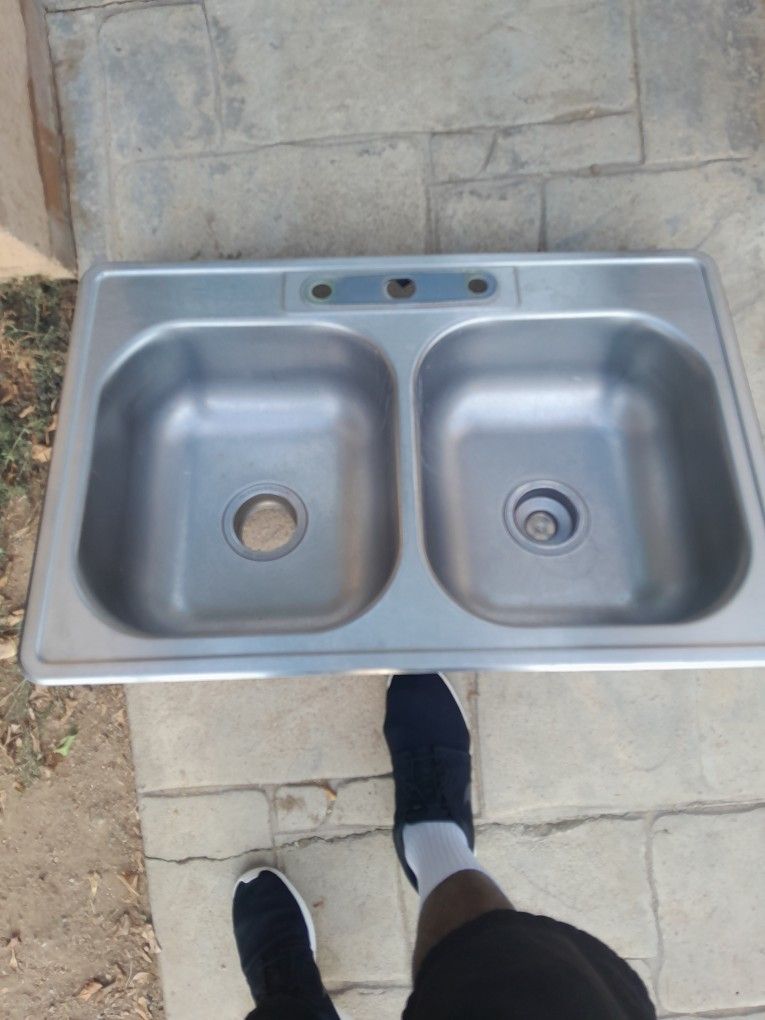 Stainless Steel Sink. Good Condition 