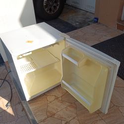 Mini fridge
