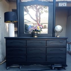 9 Drawer Solid Wood Dresser With Mirror - Black